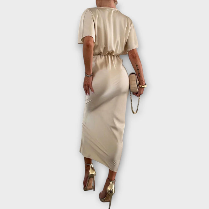 Sable | Maxikleid mit V-Ausschnitt und solidem Satin-Crossover-Knoten