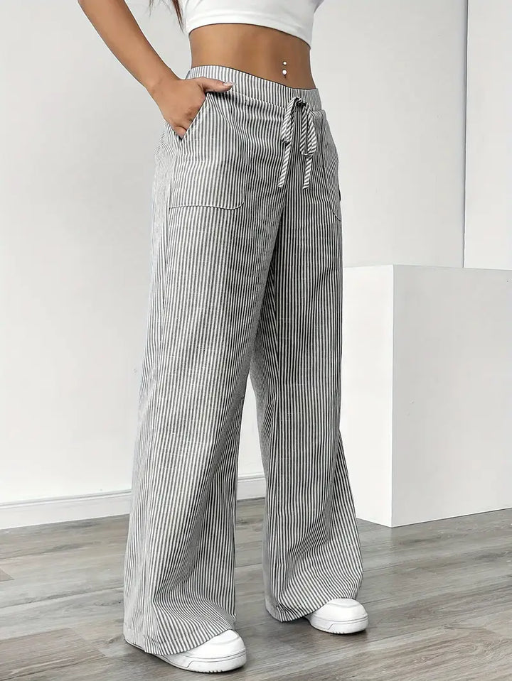 KARINA | STYLISCHE STREIFENHOSE