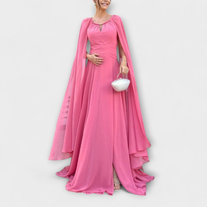 Mabel | Elegante Maxikleider mit Cape und hohem Schlitz