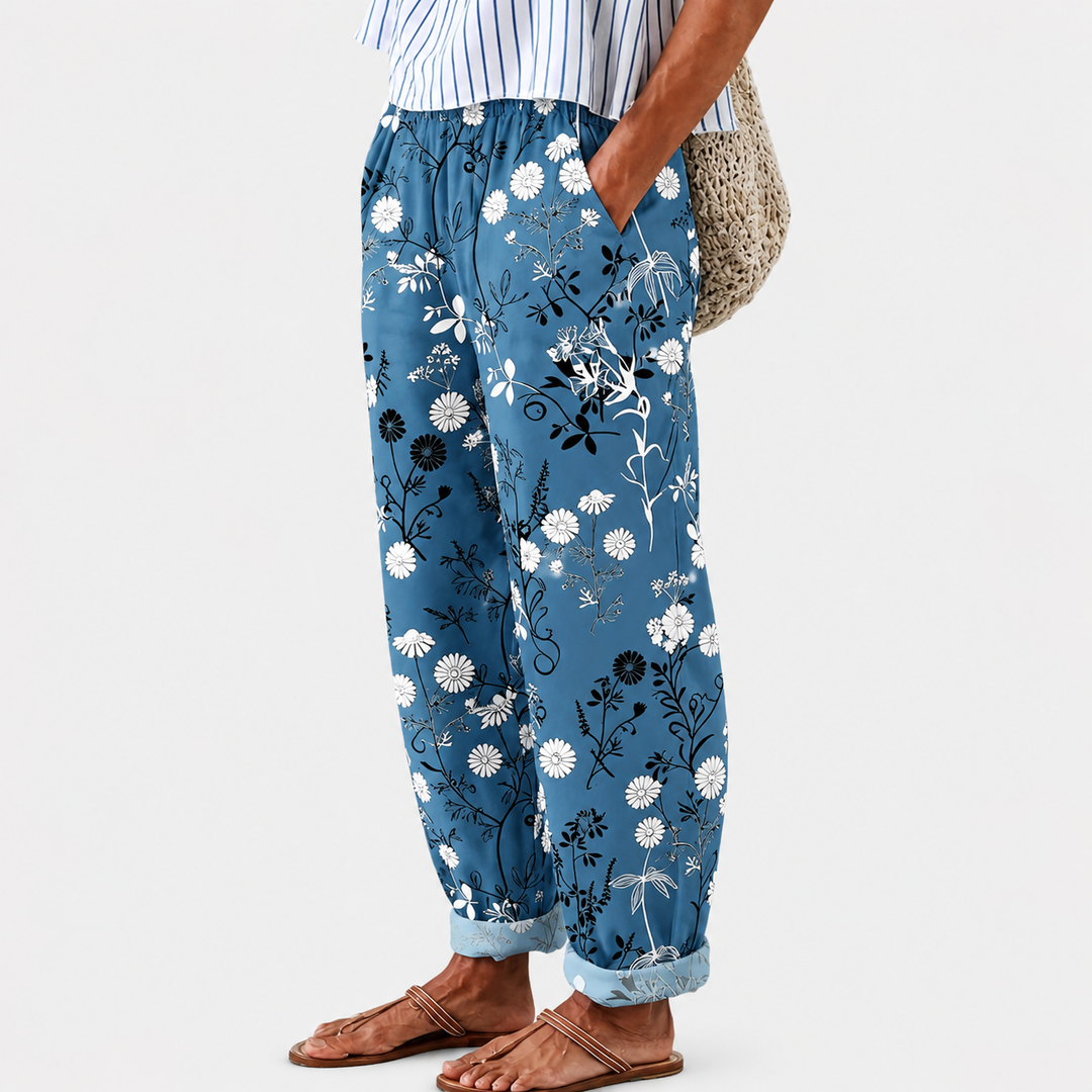 Ingeborg | Dunkelblaue Sommerhose mit Blumenmuster