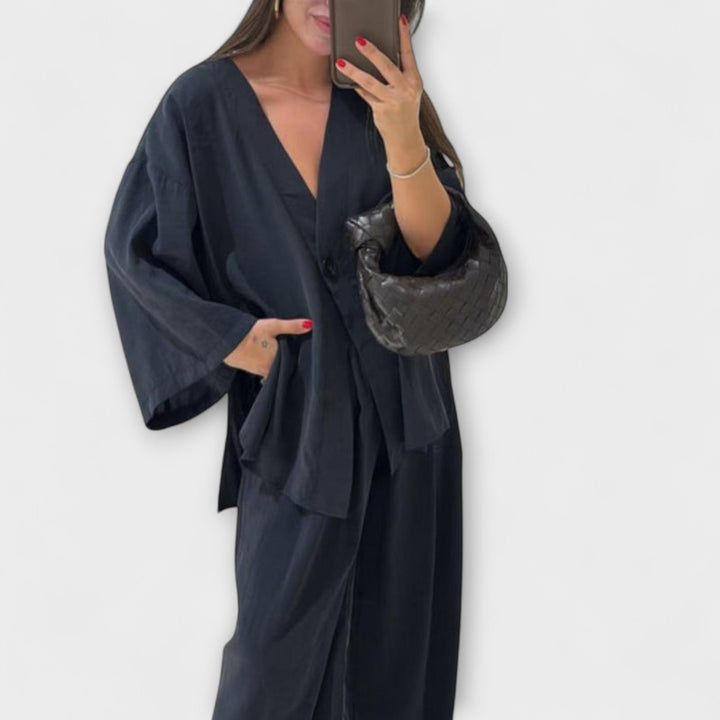 Jacqueline | Lässiges V-Ausschnitt Top und Hosen-Duo