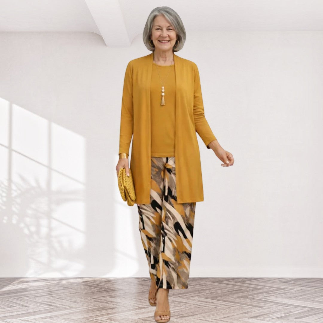 Charlotte – dreiteiliges Damen-Set in Karamell und Creme: Oberteil, weite Hose und langer Cardigan
