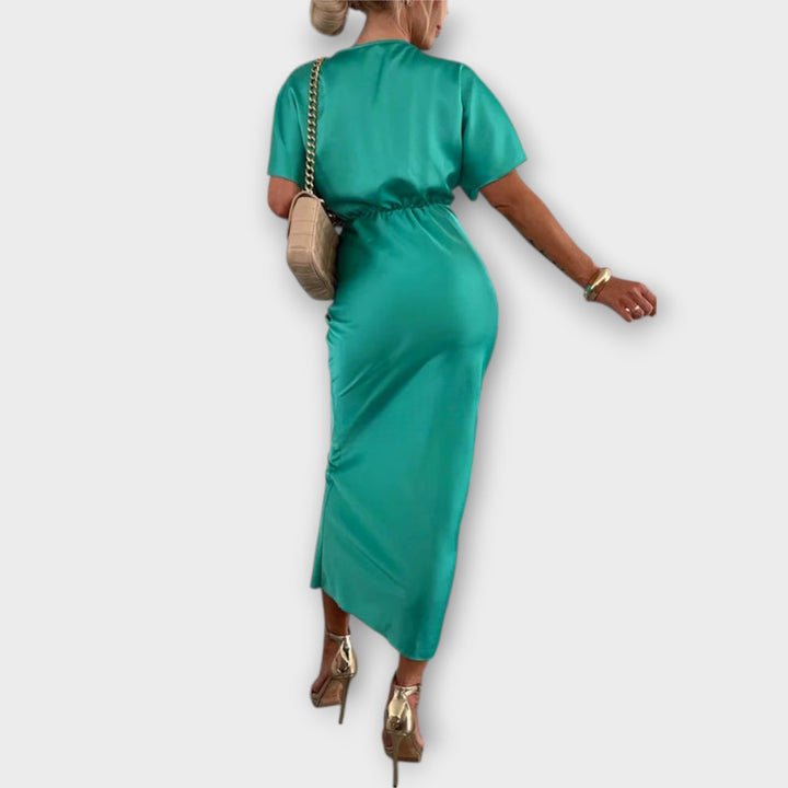 Sable | Maxikleid mit V-Ausschnitt und solidem Satin-Crossover-Knoten
