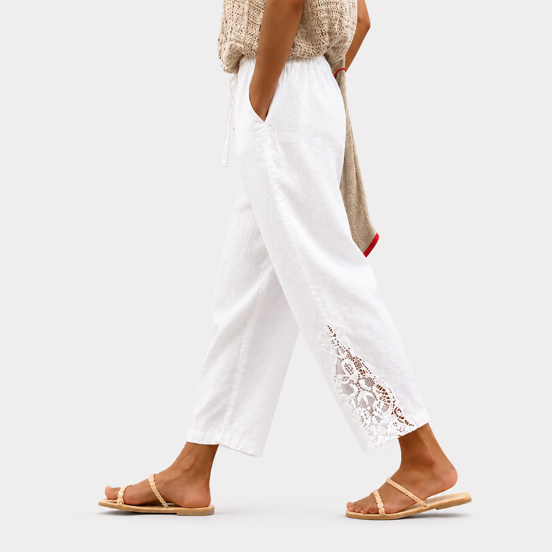 Theresia | Weiße Sommerhose mit Spitzenakzent