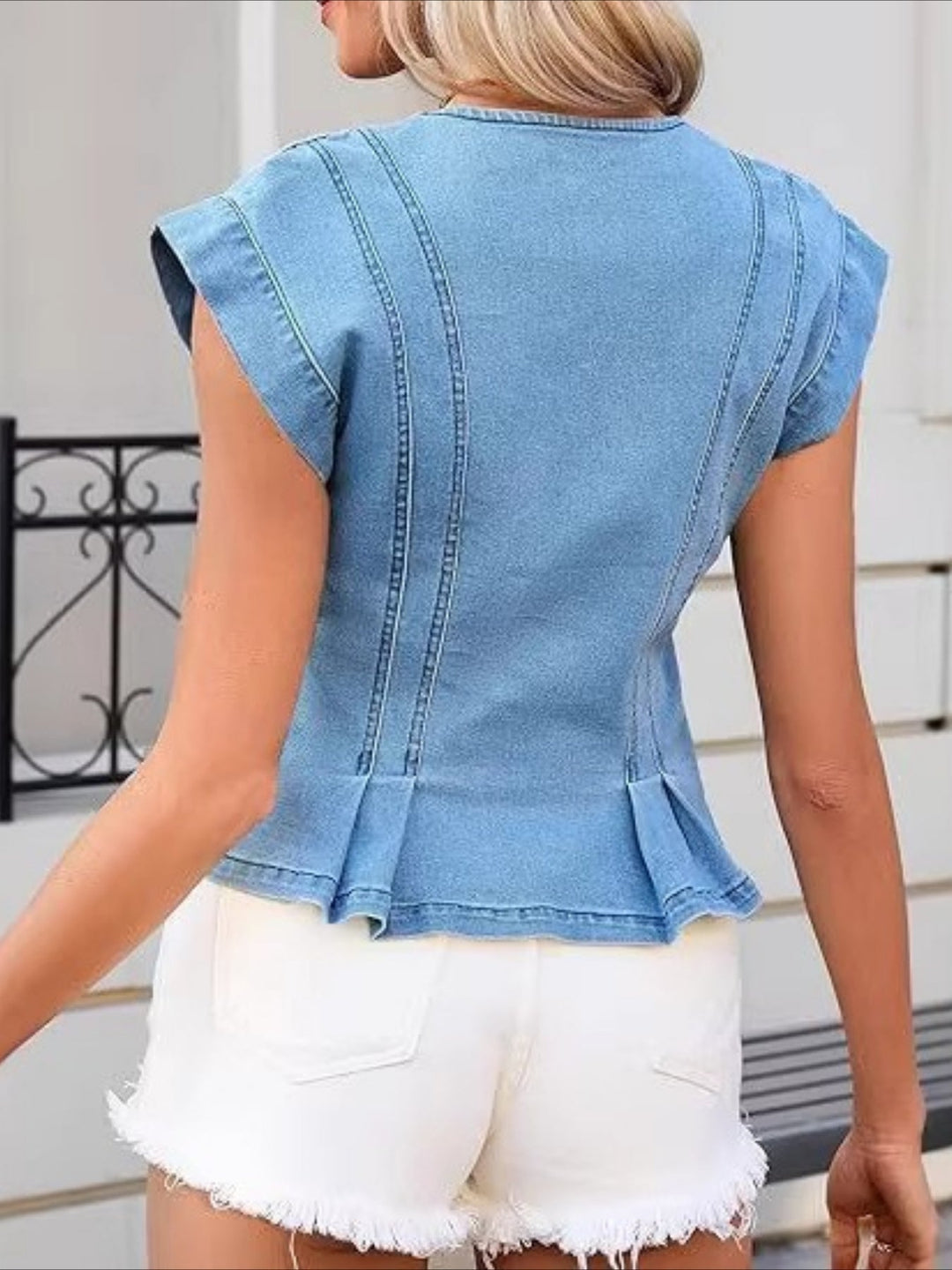 Dorothea - Denim-Top mit V-Ausschnitt