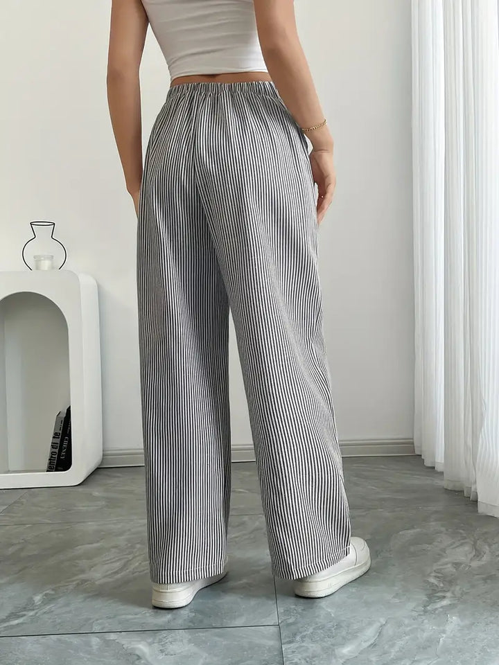 KARINA | STYLISCHE STREIFENHOSE