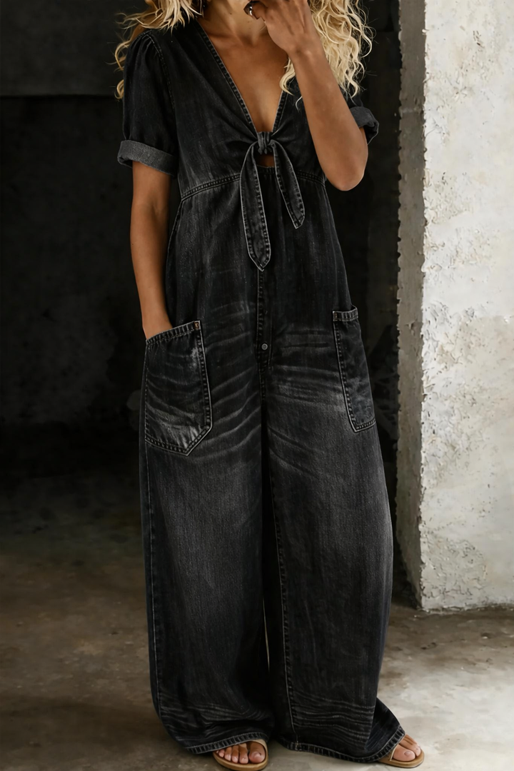 Agnes - Kurzärmliger Jumpsuit mit V-Ausschnitt