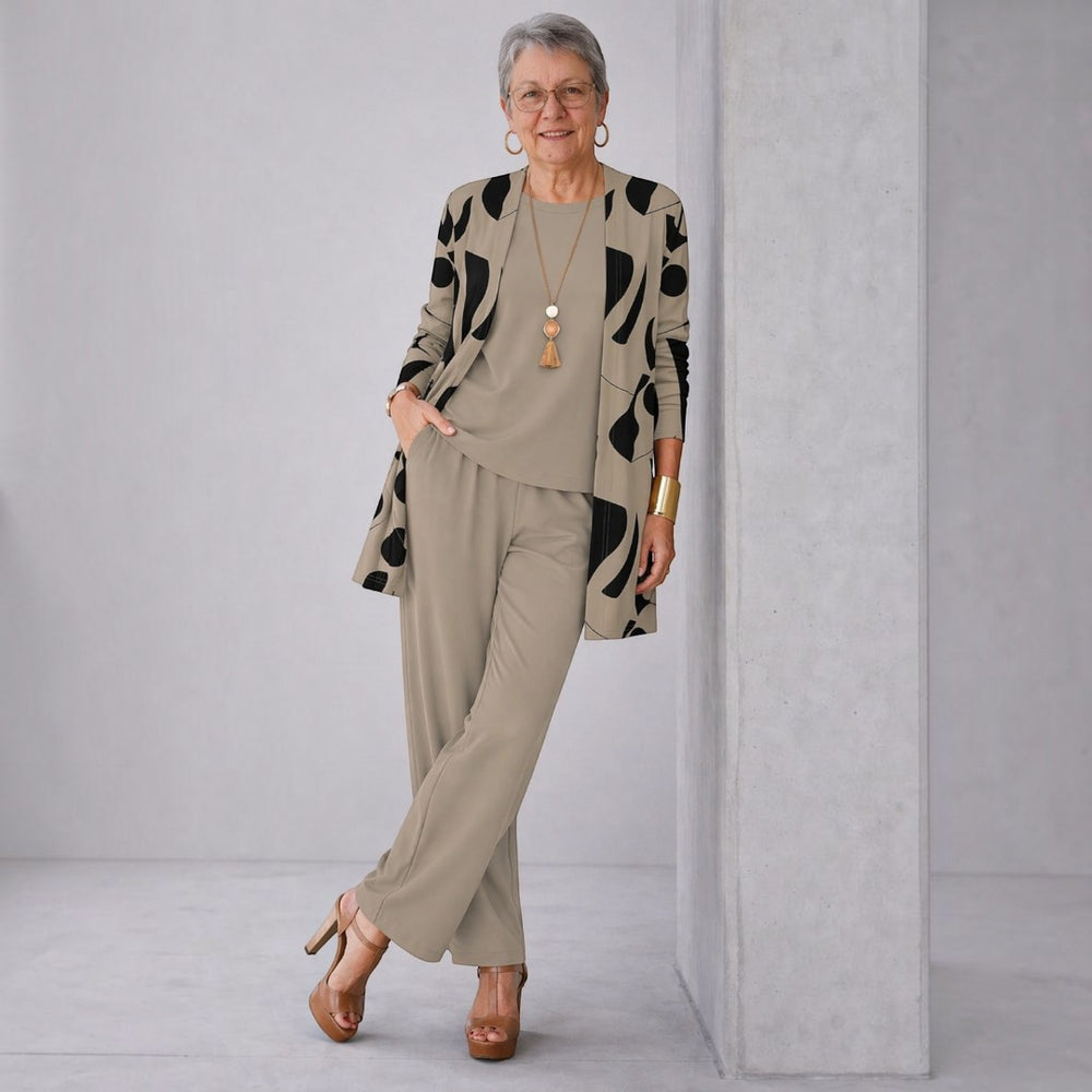 Wilhelmine – Set in Beige und Braun, langer Cardigan offen über dem Oberteil