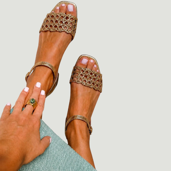 Aurora | Goldene Cutout-Sandalen