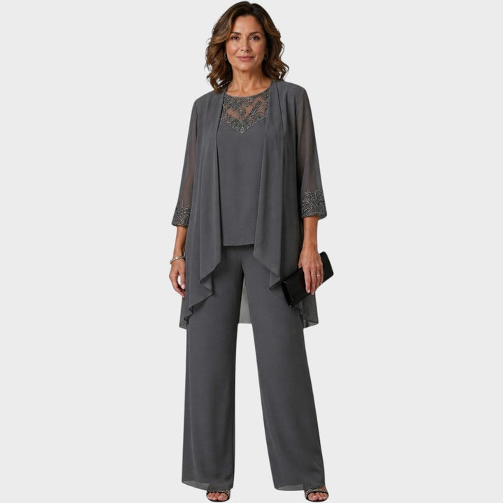 Adalie | Passendes Set aus Hose, Bluse und Mantel