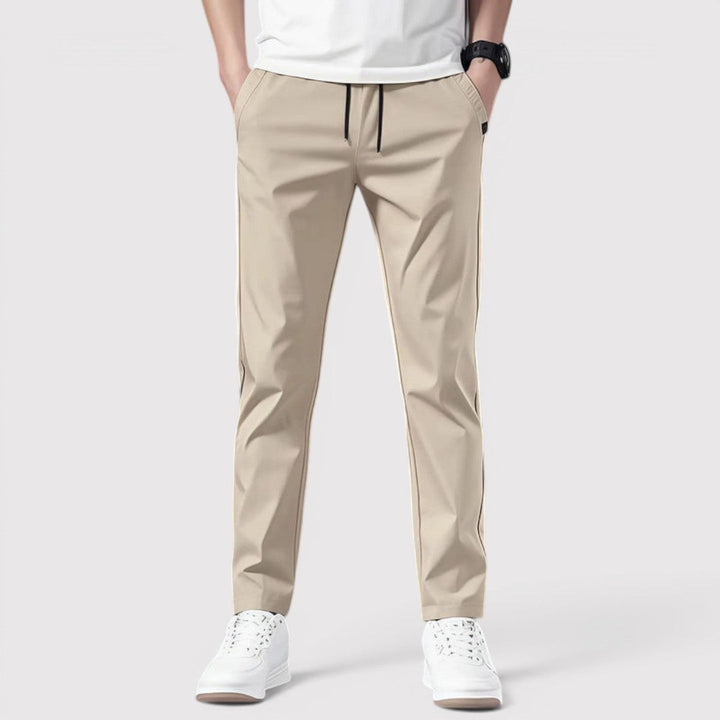 Till™ | Leichte Tapered-Hose mit stabilem Bund