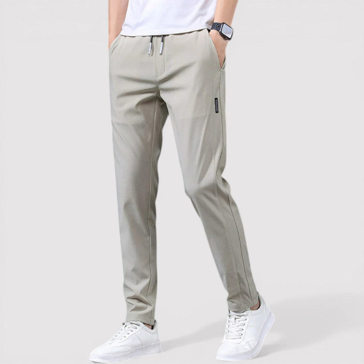 Dietrich™ | Glatte Tapered-Hose mit Stretch-Effekt
