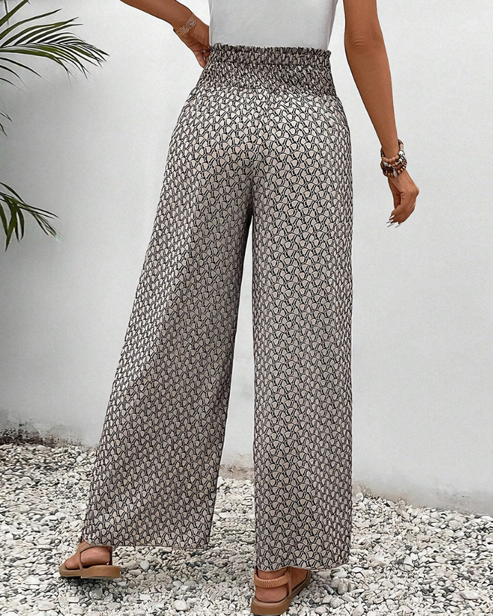 Edeltraud | Weite Sommerhose mit Leopardenmuster – Detailansicht