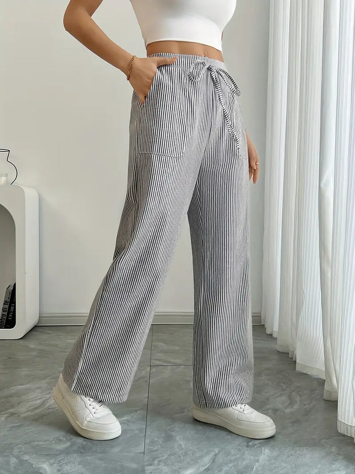KARINA | STYLISCHE STREIFENHOSE