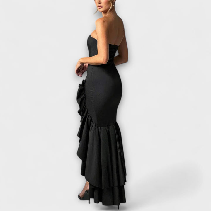 Zuri | Maxikleid mit schulterfreiem Design und asymmetrischem Saum