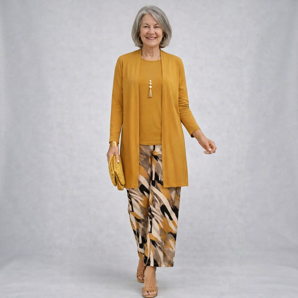 Charlotte – Set in Karamell und Creme, langer Cardigan offen über dem Oberteil