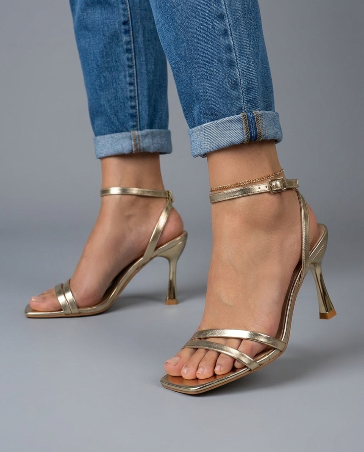 Celeste | Gold Metallic Riemchen Sandalen