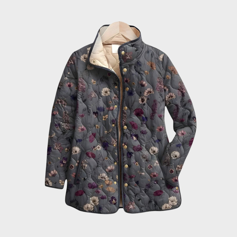 Casaco acolchoado Lars Hamburg Reina com padrão floral vintage em tons de cinzento e roxo, estilo casual e elegante.