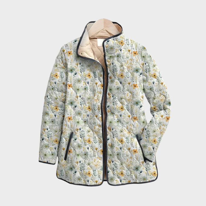 Casaco acolchoado Lars Hamburg Hattie com padrão floral delicado em tons de amarelo e verde sobre fundo claro.