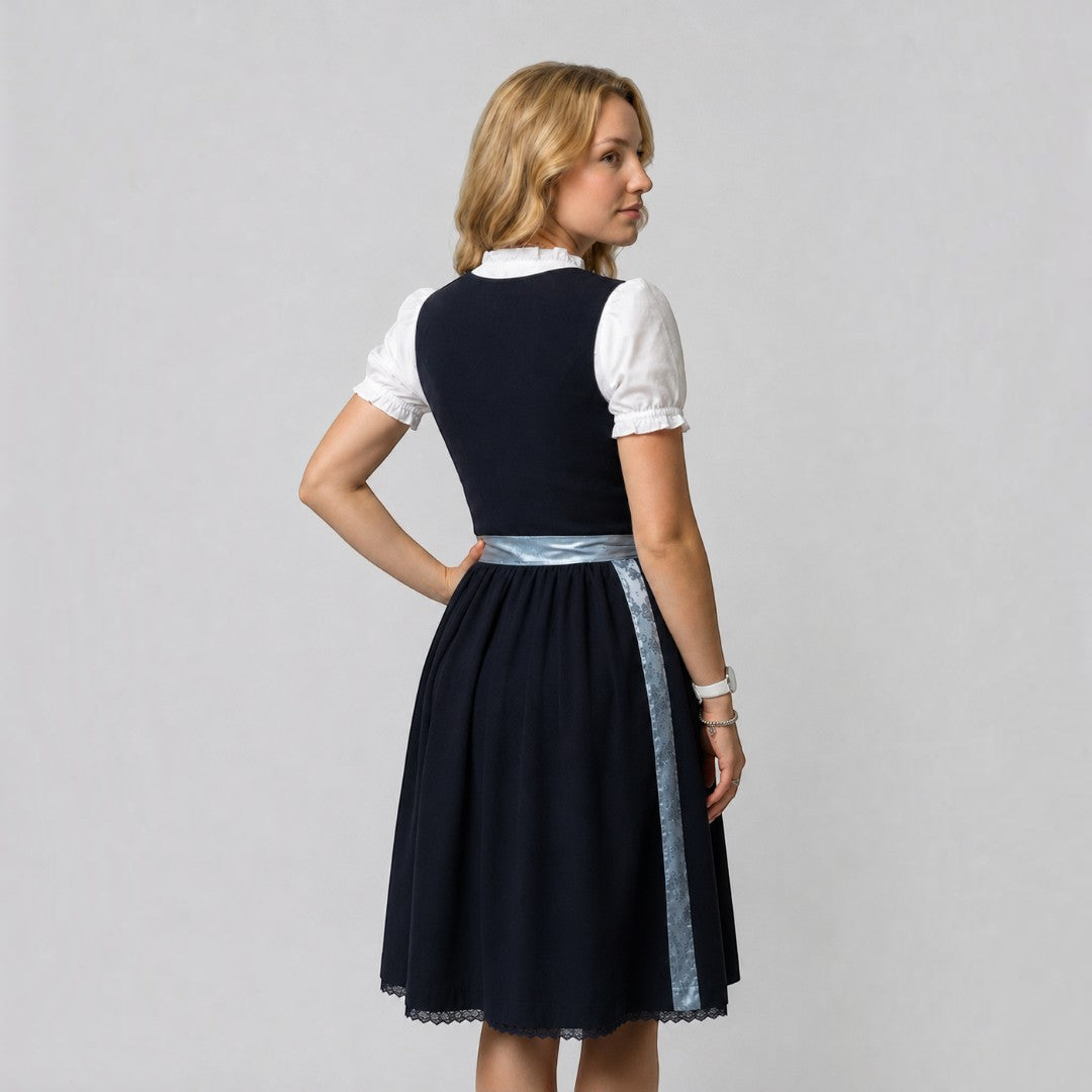 Vista traseira de um Dirndl tradicional Lars Hamburg em cinzento escuro com avental, blusa branca e detalhes em renda.