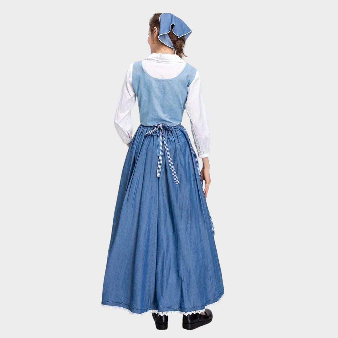Vista traseira do vestido tradicional Lars Hamburg Kuni em azul com avental xadrez e lenço de cabeça a condizer