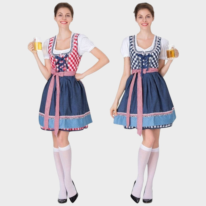 Modelo vestindo vestido Trachtenkleid Lars Hamburg com padrão xadrez, corpete com laço e saia rodada para Oktoberfest.