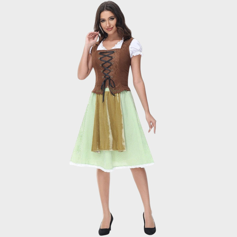 Modelo veste vestido Trachten Lars Hamburg castanho e verde com corpete de atacadores e saia xadrez com folhos