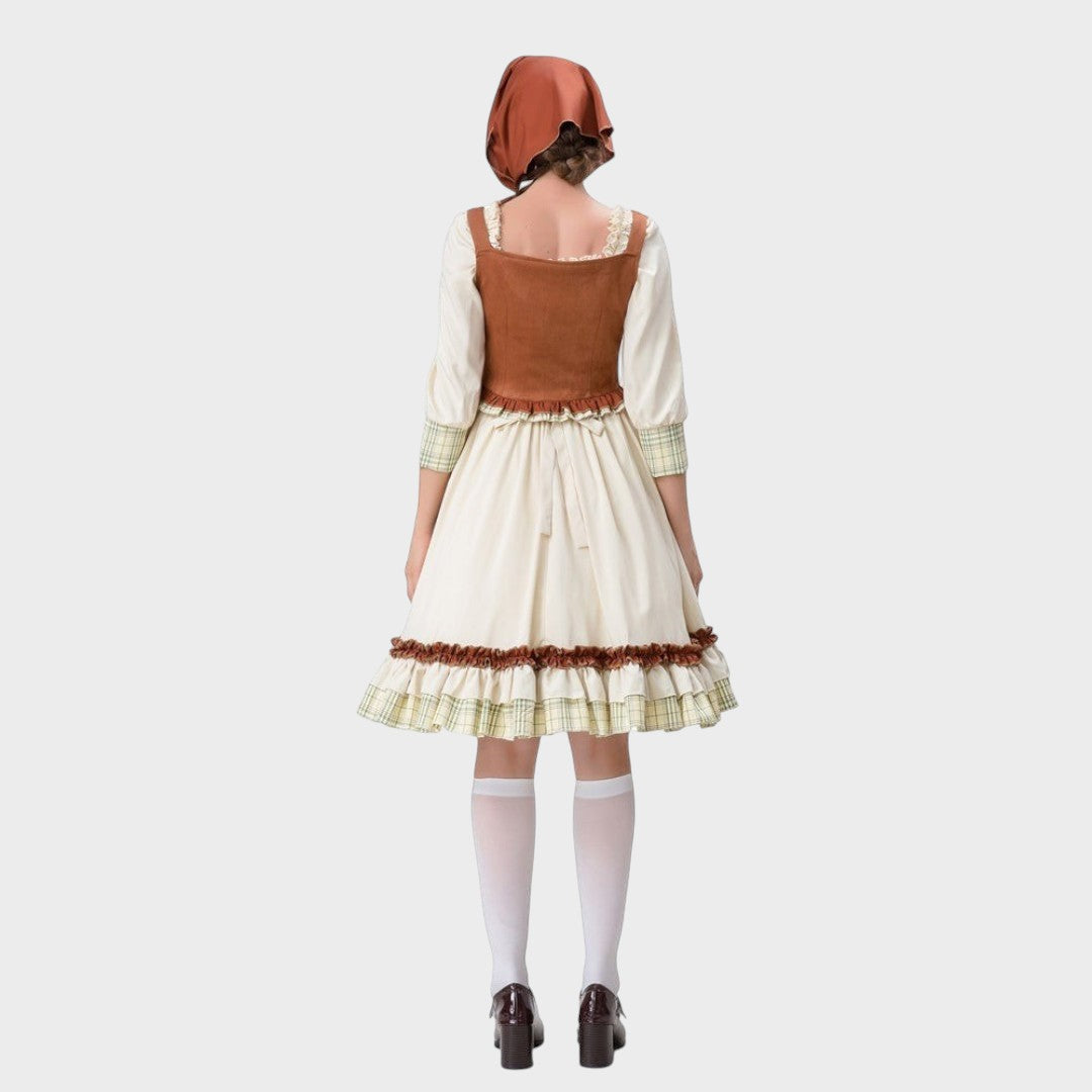 Vista traseira do vestido tradicional Gundi da Lars Hamburg com corpete castanho, saia bege e touca a condizer.