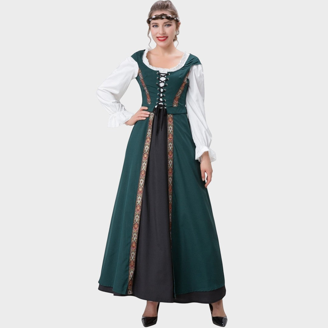 Modelo veste vestido tradicional Lars Hamburg verde e preto com mangas brancas, corpete com atacadores e detalhes