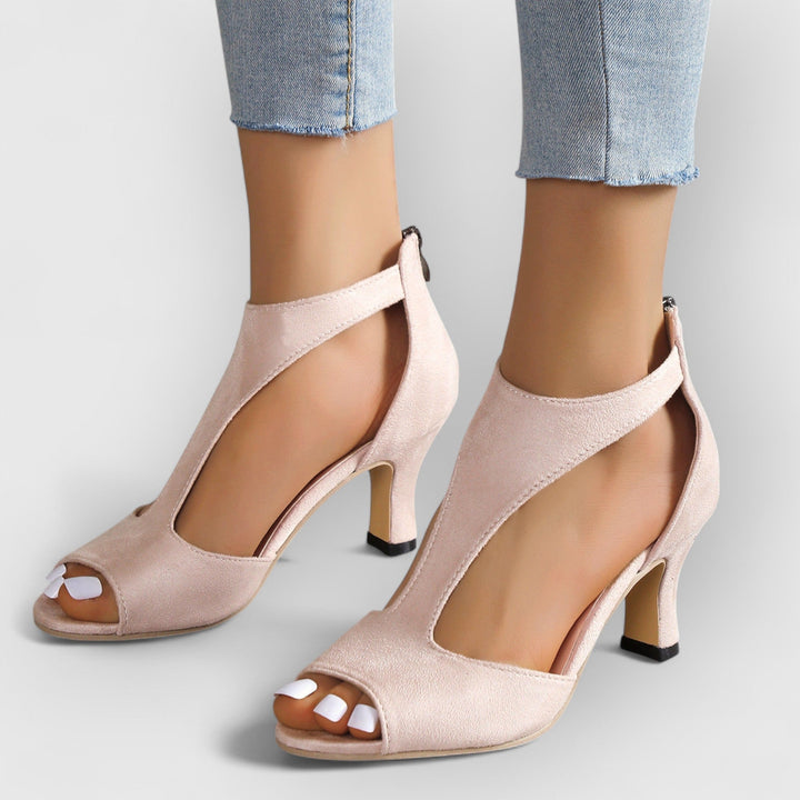 Nessa | Orthopädische Sandalen mit Absatz und Ausschnitt