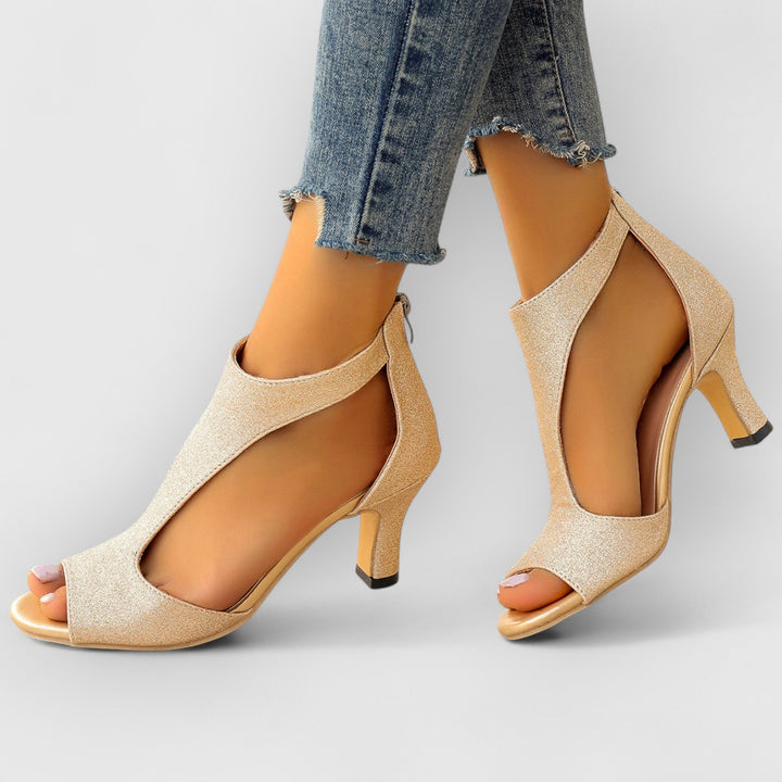 Nessa | Orthopädische Sandalen mit Absatz und Ausschnitt
